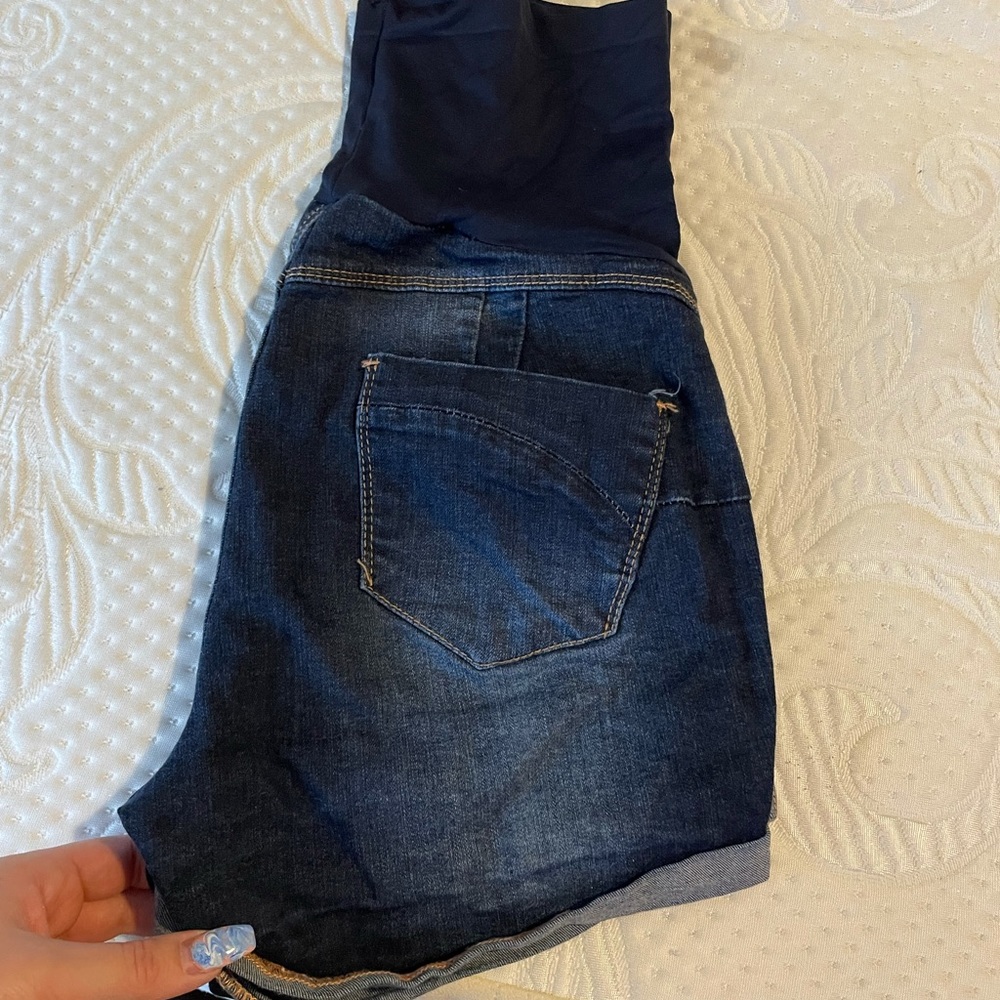 Maternity shorts